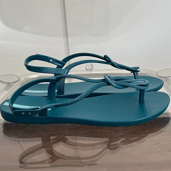 Ipanema Trendy Flip Flops in Blue - Picture 4 of 8